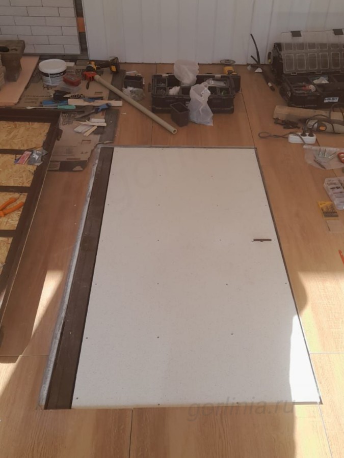 Крышка люка на кессон горловины пластикового погреба с лестницей Люк для пластикового погреба под скрытую облицовку напольной плиткой